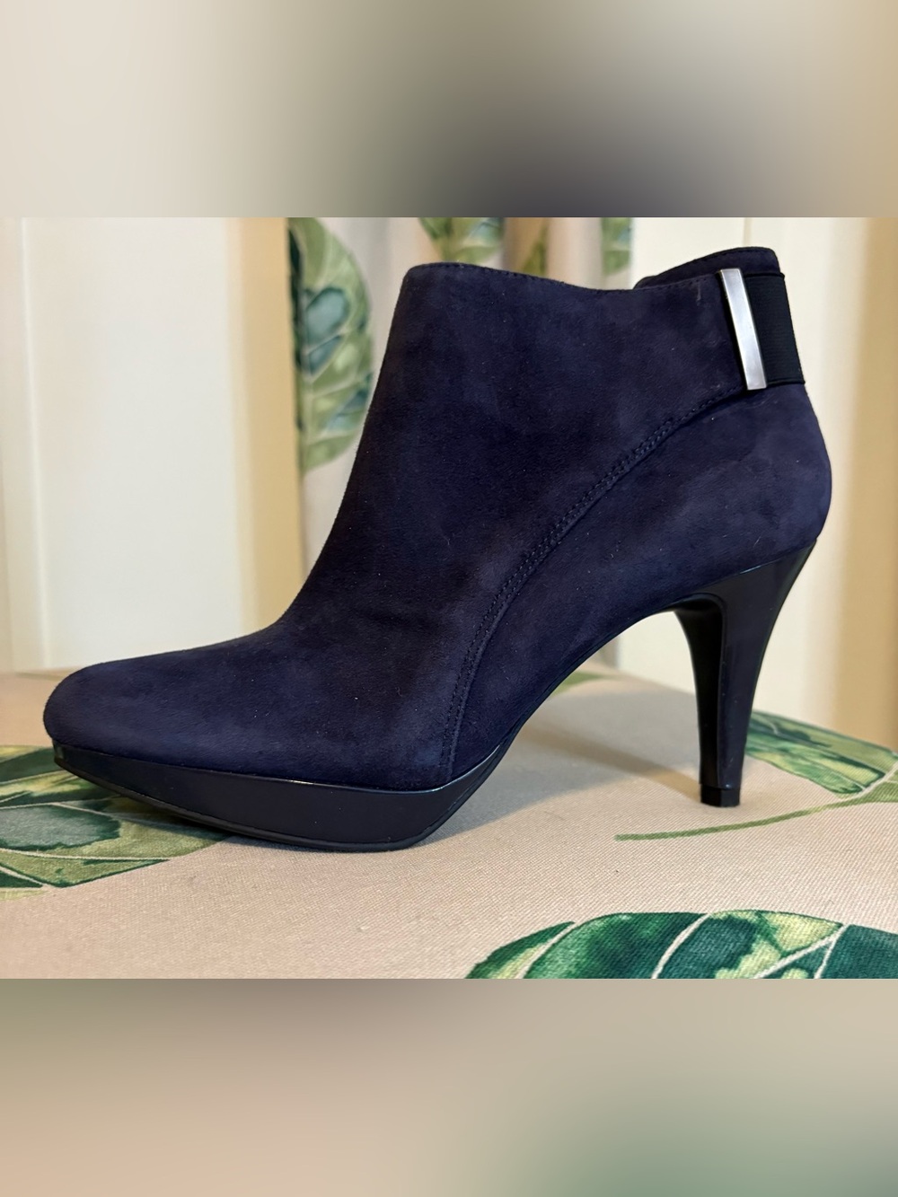 Bandolino Navy Suede Ankle Bootie w 3.5”Heel & Distinct Metallic Hardware - 7.5M